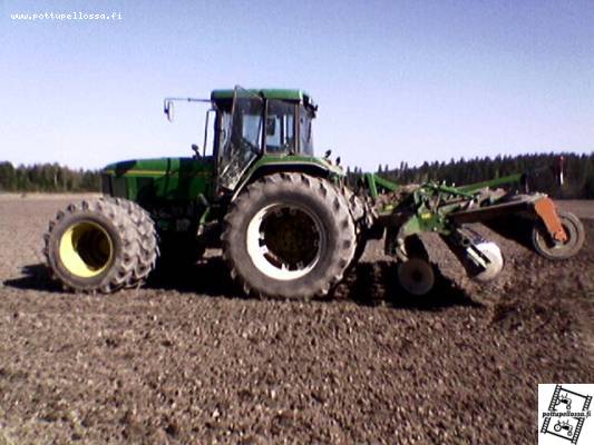 John Deere 7700
Jonnu 7700 ja amatson lautaset..
Avainsanat: 7700