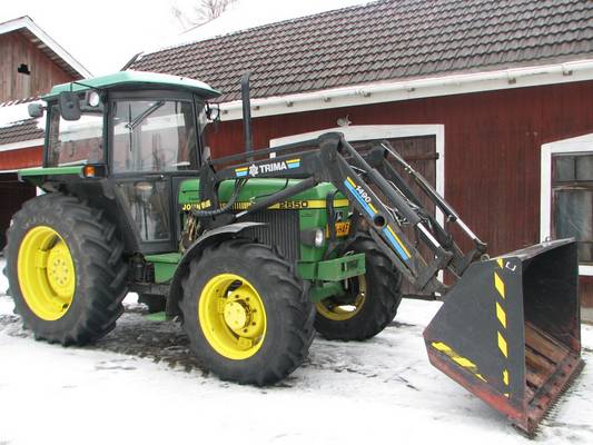 John Deere 2650
Herättelin vanhan kunnon jontturan talviunilta. Eihän se ehtiny seistä kun 5kk. Ei oikeen heränny ilman lisävirtaa tosin...
Avainsanat: JD John Deere 2650 Trima