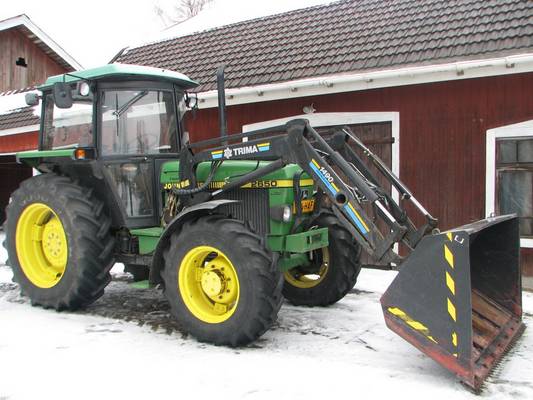 John Deere 2650
Herättelin vanhan kunnon jontturan talviunilta. Eihän se ehtiny seistä kun 5kk. Ei oikeen heränny ilman lisävirtaa tosin...
Avainsanat: JD John Deere 2650 Trima