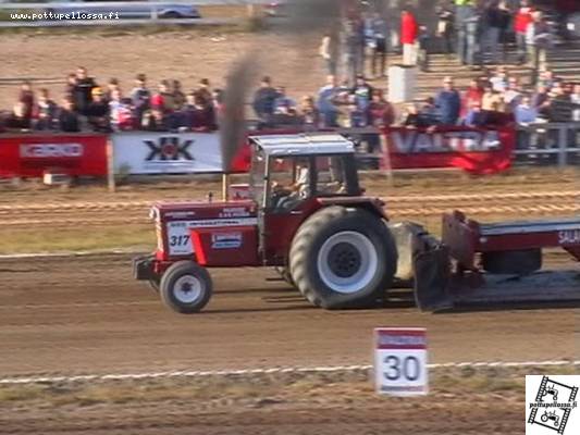 IH 955
Kalajoen tractor pulling SM-osakilpailu ja farmi 6000kg
