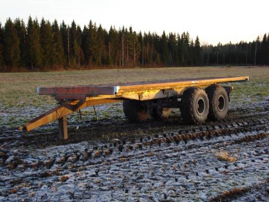 paalikärri
kuorma-auton runko ja itänaapurin akselisto
Avainsanat: paalikärri