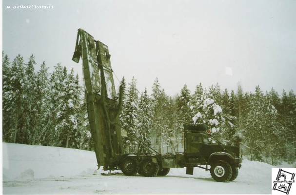 Silta-Kraz
Itänaapurin lahja suomelle:Kraz. Oli aikalailla miehekästä päästä ajamaan tollasta
Avainsanat: Kraz