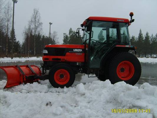 Kubota L4200
Äänekosken Kaupungin liikuntapuiston Kubota L4200 pikkutraktori.
Avainsanat: Kubota L4200