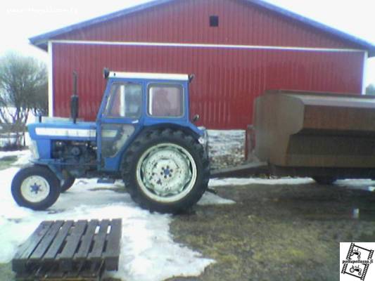 Ford 4000
+teikeillä oleva kakkakärry
Avainsanat: Ford 4000