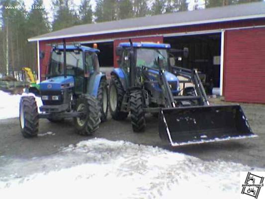 Koneet kotiutui talven jälkeen.
Ford 6640 SL ja NewHolland TS100A EC DL + Trima 3.60
Avainsanat: ford newholland trima