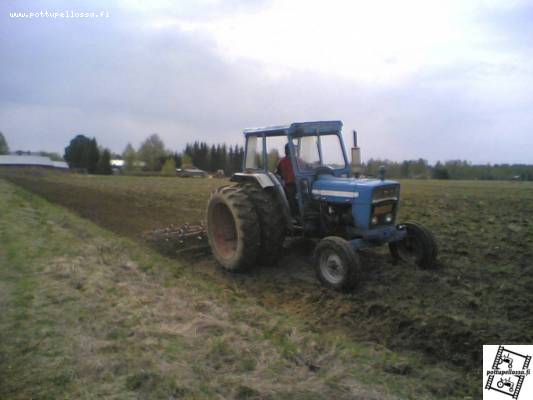 FORD 4000 äestämässä
Avainsanat: ford