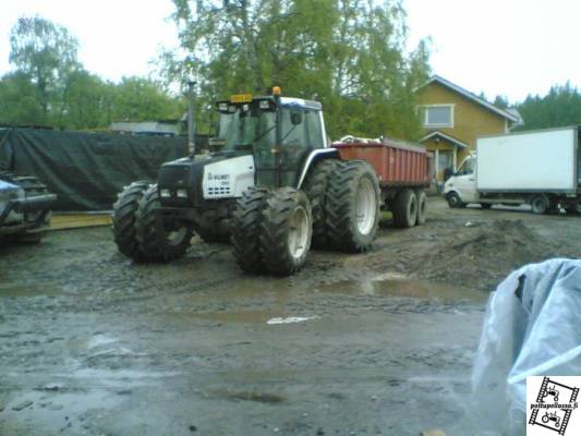 Tegin keula,VALMET 6300+maakärry ja rintteri
Avainsanat: valmet