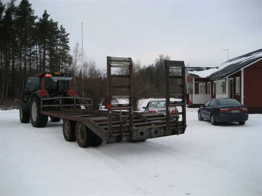 Lavetin tekoa
Lavetti valmiina maalia vailla
Avainsanat: Lavetti