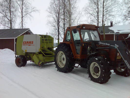 Fiat 100-90 ja claas 46 rc
claassi  vaihtoon lähössä
Avainsanat: fiat 100 90 claas 46