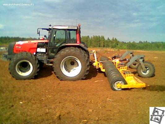 Valtra 8550Ht + jyrsin
Avainsanat: hitek jyrsin valtra