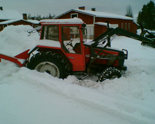 valmet 605 upoksissa
valametti haukkas vähä paskaa...
Avainsanat: 605 vallu