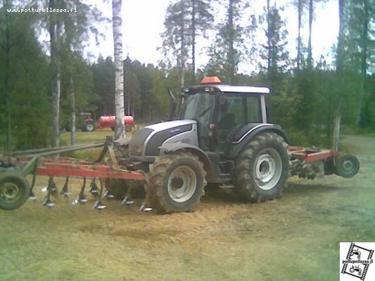 multaus
n141 ja kultivaattori ja lautasmuokkain  lietelannan multaus yhdistelmä 
Avainsanat: n141 muokkaus multaus lautasmuokkain kultivaattori