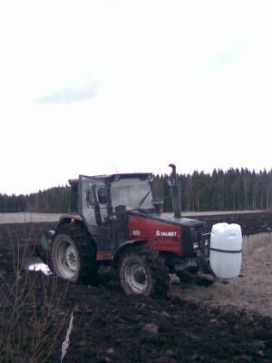 valmet 655
hyvin vetää 4-siipisiä
Avainsanat: valmet