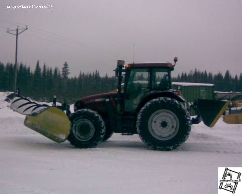 case 155
talviteitä oltu auraamassa
Avainsanat: case mxm 155 aura