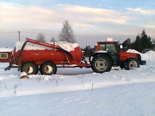 valtra 6550 ja tempo11m
lietteen ajo koneet.
Avainsanat: valtra6550 tempo pomo valmet605 lieksa large1200l