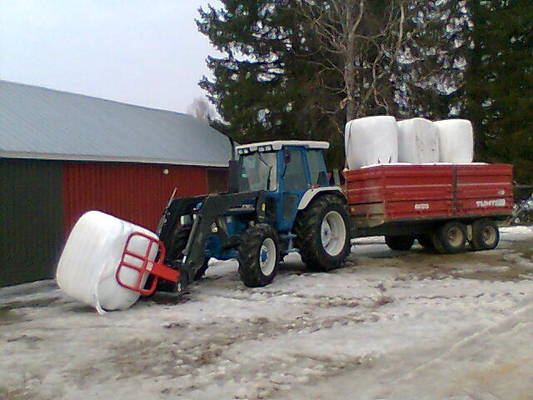 ford 6810 ja tuhti
voorti ja paalikuorma.
Avainsanat: ford6810 large1200l lieksa