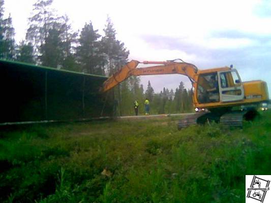 hyundai 140lc7m turvekärryn tyhjennys
Avainsanat: nurin