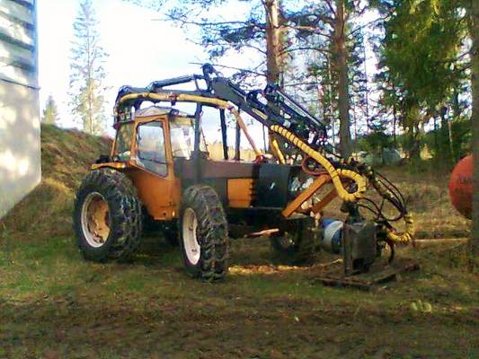 valmet703
valmet703 ja kronos 5000.
Avainsanat: valmet703 large1200l lieksa farmi35