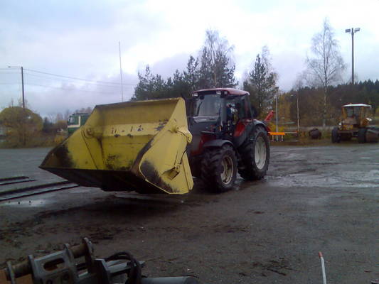 Valtra C150
Kunnon kauha sen olla pitää
