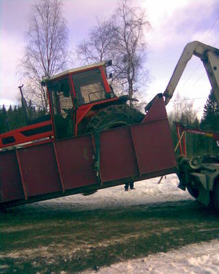 same taas vaihteeks remppaan
samesta tällä kertaa hydr. pumppu halki ja juuri lähdössä hämeenlinnaan korjattavaksi
Avainsanat: same explorer65