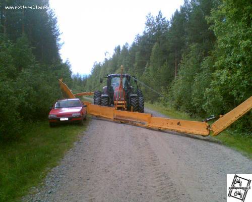 T170 vm. -07.
Kesti tunnin saada metsä mies metsästä autonsa luo. Noh sattuuhan sitä. Kahvia vain kurkkuun.
