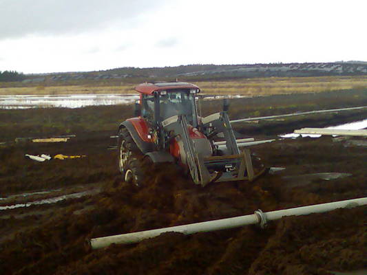 Valtra C150
Hiukan pehmeetä kun ei oo ees vielä mitään kyydis
