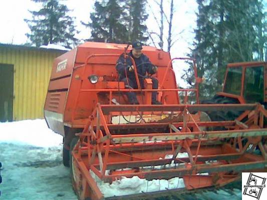 Fhar 750
vapon uus urakoitsija lähessä heinien puintiin
Avainsanat: fahr