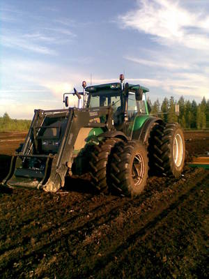 Valtra T170 ja puukko
Tuomas K varmaan tunnistaa koneen
