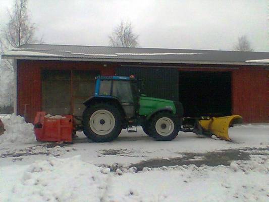Valtra 8050 IC, Esko 310 ja Rote320
Auraamaan lähdössä
