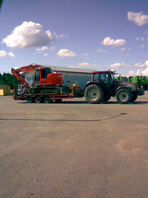 Valtra T120, Herbstin lavetti ja Hitachi Zaxis 135
Työmaalta tulossa
Avainsanat: Valtra t120 herbst hitachi zaxis