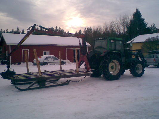 valmet 6400 ja reki+patu505
piti ottaa reki käyttöön ku katkes kärristä aisa
Avainsanat: valmet