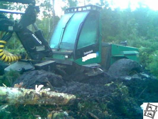 Moto upoksissa
Tämmönen odotti ku saavuin aamulla työmaalle...
Avainsanat: Timberjack