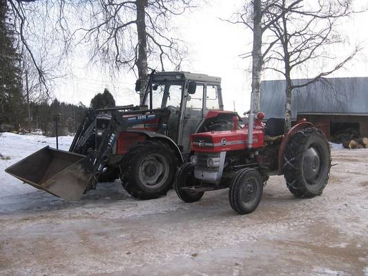 MF 135 & 375
tässäpä kysymys mikäs tota 135 voi oikee vaivata viimesen kuuakuden aikana ku ollaa ajeltu nii starteis aina pyörittää laiskasti ja tänää ennen kuvan ottoa ei jaksanut pyörittää ees käyntiin konetta . ja sen jälkeen kuului vaa kauhee rusahdus startista jonka jälkee vedin koneen tallista mäkeen ja siit käyntii..
Avainsanat: kones