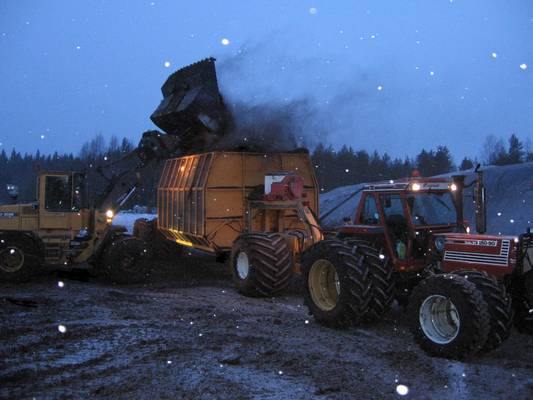 180-90
tavarat kyytiin ja aumalle päin.
