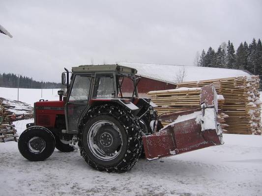 MF 390 ja Esko 
hyvin tällä linko kulkee ei saa hyytymään nii millää! 
Avainsanat: kones