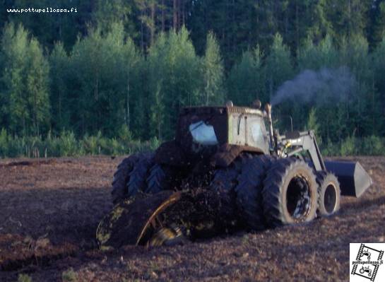 Valmet 8400 ja Syväkiekko
Savu on voiman merkki.
Avainsanat: Syväkiekko