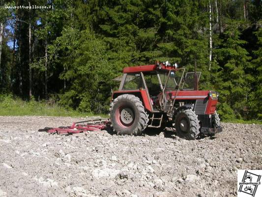 Zetor&Potila
Riistapeltojen äestystä
