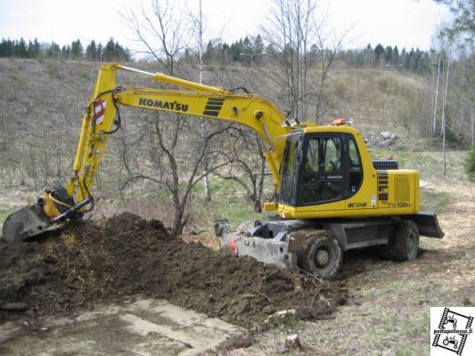 Komatsu PW130
Polun tekoa.
