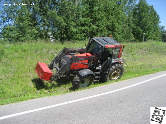 Valtra 6350
Niittoa rinteessä
