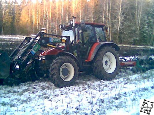 NH TL-100 Kyntämässä
Eipä ole tullu ennen kynnettyä joulukuun lopulla.
