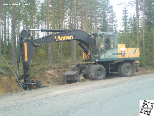 Lännen  M216
Ratavarustuksella oleva Lännen
Avainsanat: Lännen Länkkäri M216 ratavarustus