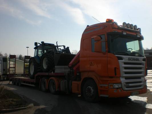 Scania Type-R470 & Nootteboom
Avainsanat: Scania R470 Nootteboom New-Holland ts115