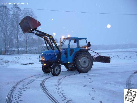 leyland 270
Lumikoneiden aatelia :)
Avainsanat: lumikone leukku