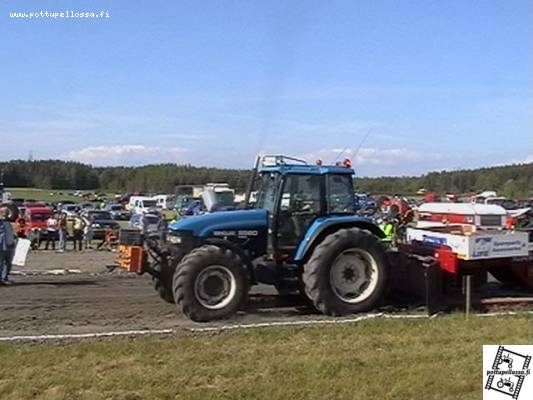 NH 8560
Piikkiön tractor pulling SM-osakilpailu ja farmi 8500kg

