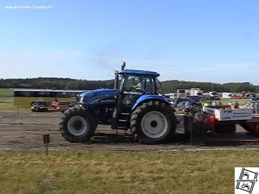 NH TG 285
Piikkiön tractor pulling SM-osakilpailu ja kisan ulkopuolella tehty veto suoritus eli muu yli 10000kg
