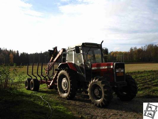 Massey Ferguson 365 HiLine, Patu 8T ja Patu 203T
Siinä meitin metsäyhdistelmä.
Avainsanat: Massey Ferguson