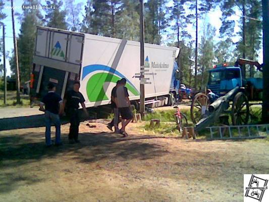 scania ojassa
Auto koulu 5 vuotiseksi! poika ei vissiin osannu peruuttaa peileistä...
Avainsanat: scania