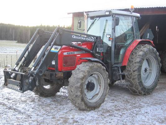 MF 4260
Edellinen 390 vaihtui tuollaseen.
Avainsanat: MF Massey Fergusoon