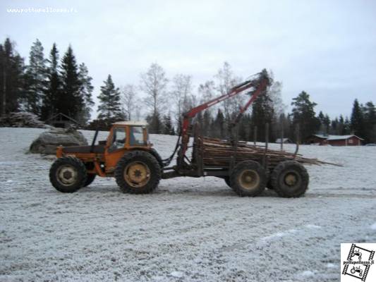 Valmet 803 ja Metsäkärri
Viimeistä rankakuormaa viedään
Avainsanat: Valmet 803 Metsäkärri