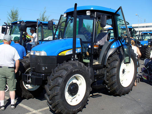 New Holland TD90D
New Holland mallistoa esittelyssä
Avainsanat: new holland farmari td90d